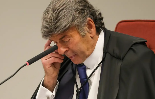 Advogados de réus acusados de tentativa de golpe avaliam que voto de Fux 'lava a alma'