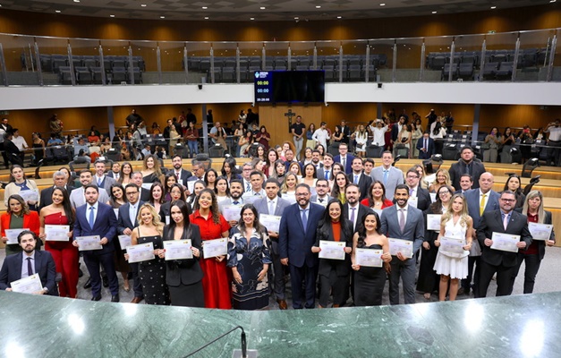 Advogados recebem homenagem na Assembleia Legislativa de Goiás