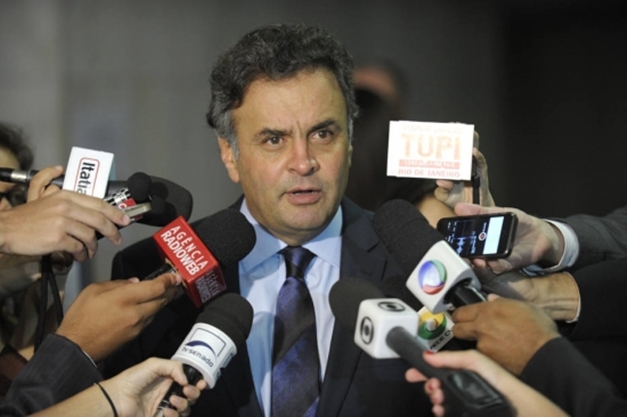 Aécio acusa governo de ter atuado para incluir oposição na lista de Janot