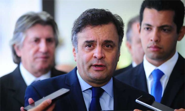 Aécio convoca pessoas para ato de domingo, mas diz que não decidiu se participará
