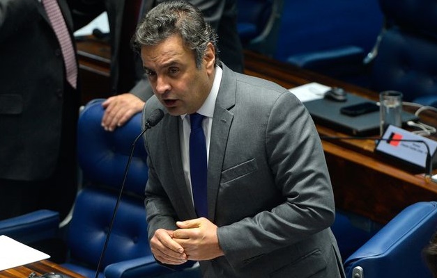 Aécio: se impeachment for colocado em votação, PSDB se colocará a favor