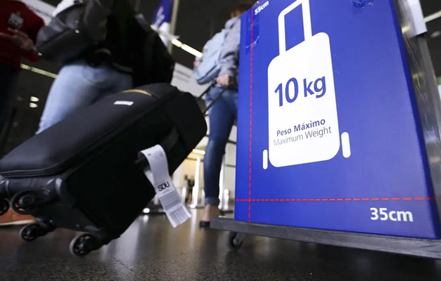 Aéreas terão que explicar mudanças na cobrança de bagagens de mão