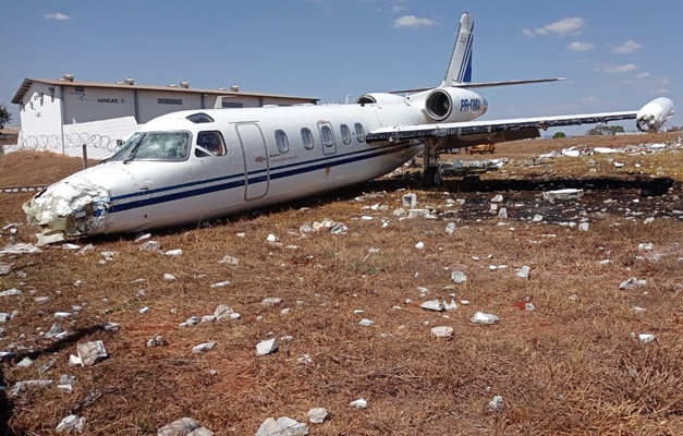 Aeronave faz pouso forçado no Aeródromo de Goiânia; bombeiros isolaram local