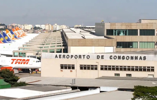 Aeroporto de Congonhas fecha após cachorro invadir pista