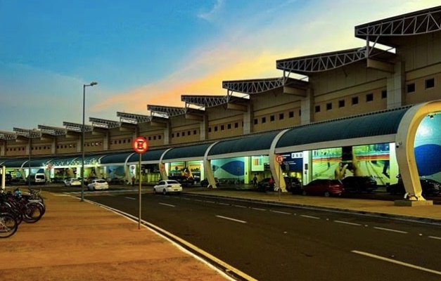 Aeroporto de Goiânia cancela voos por causa da fumaça