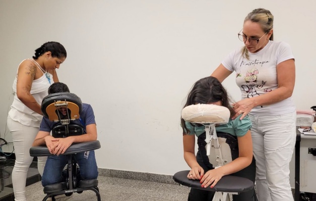 Aeroporto de Goiânia oferece massagens gratuitas para passageiros