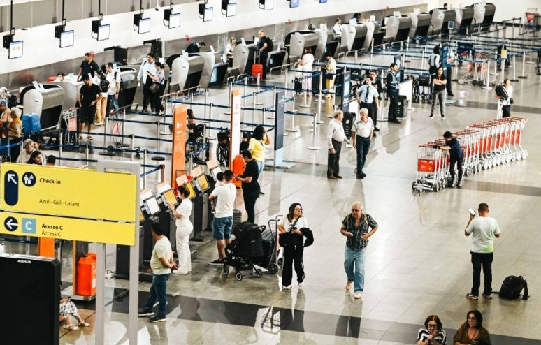 Aeroporto de Goiânia recebe mutirão de vacinação