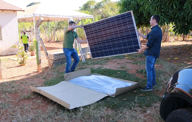 Agehab inicia instalação de sistema de energia fotovoltaica em Alto Paraíso