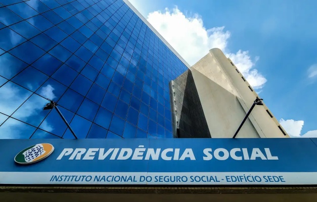 AGU pede bloqueio de R$ 2,5 bi de 12 associações por fraudes no INSS
