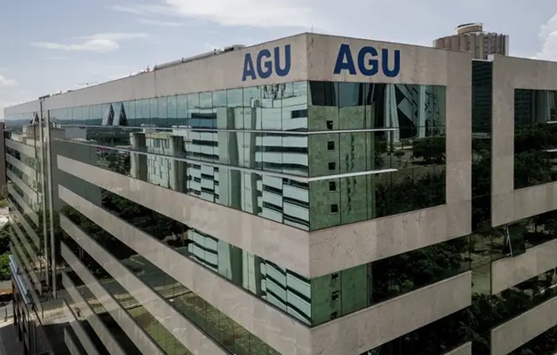 AGU quer cobrar Bolsonaro e Eduardo por custos de escritório nos EUA contra sanções