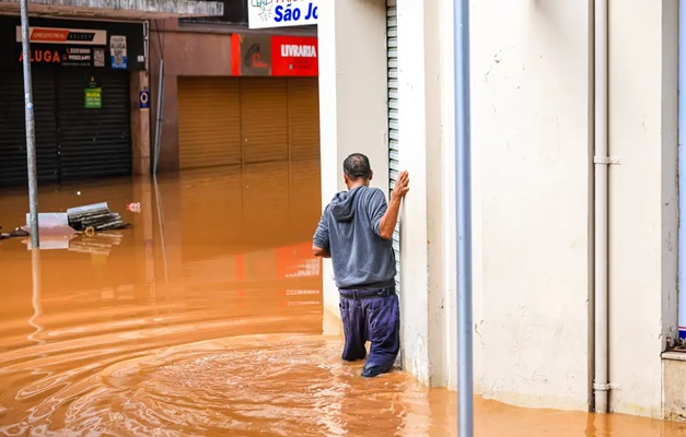 Água invade centro tecnológico e sites do governo do RS ficarão inoperantes