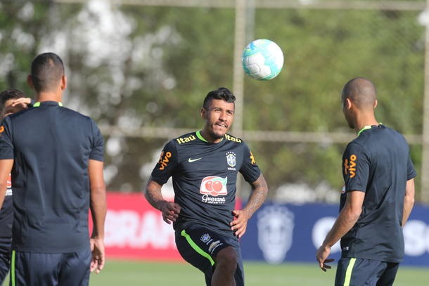 Ainda incompleta, seleção brasileira faz primeiro treino em São Paulo