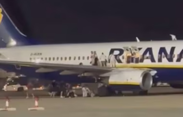 Alarme falso de incêndio em avião deixa 18 feridos em aeroporto na Espanha