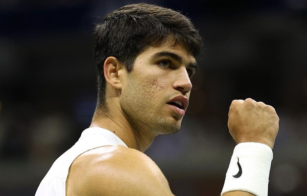 Alcaraz derruba surpresa italiana e chega às quartas de final do US Open