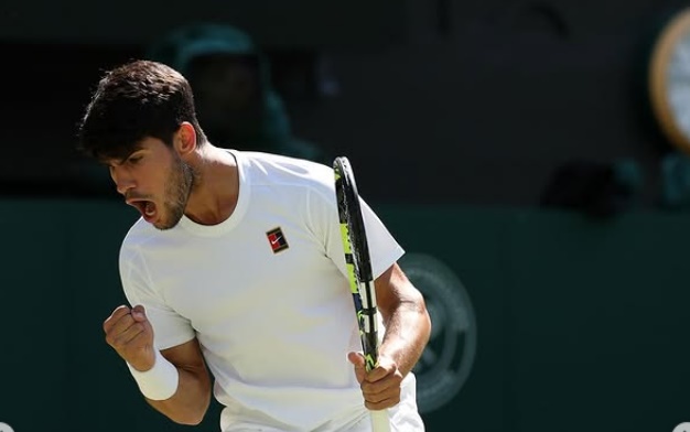 Alcaraz supera Fritz em 4 sets e vai buscar 3º título consecutivo em Wimbledon