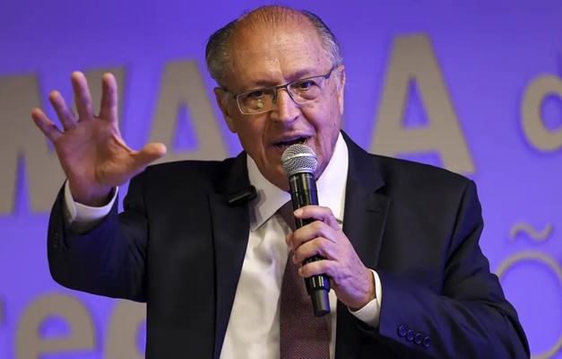 Alckmin passa por exames após sentir enjoo e dores abdominais