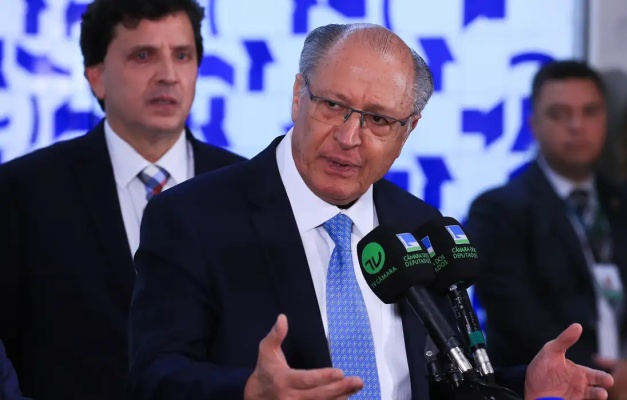 Alckmin pede urgência em propostas sobre exportações
