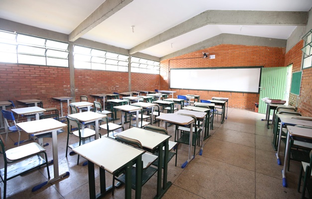 Alego aprova reajuste salarial para servidores da Educação em Goiás