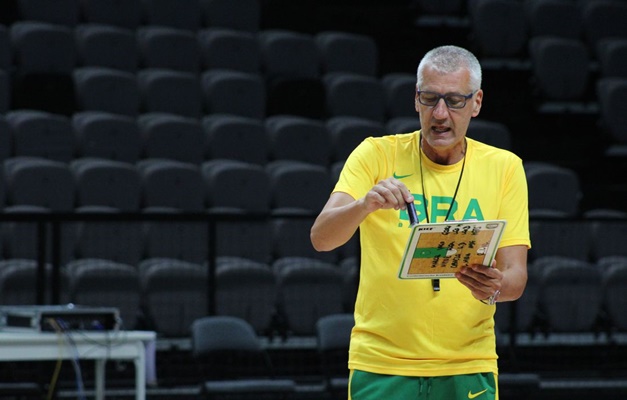 Aleksandar Petrovic deixa comando técnico da seleção de basquete