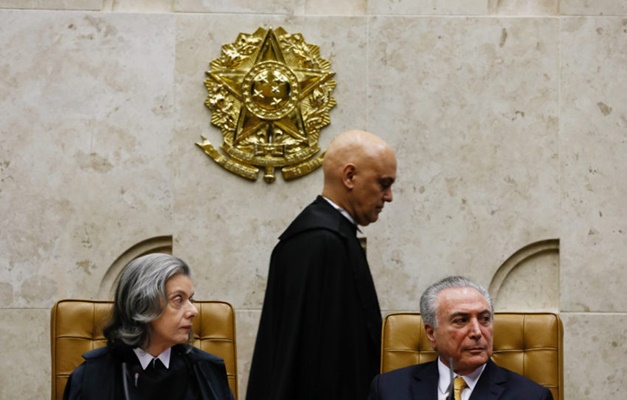 Alexandre de Moraes toma posse como ministro em rápida cerimônia no STF