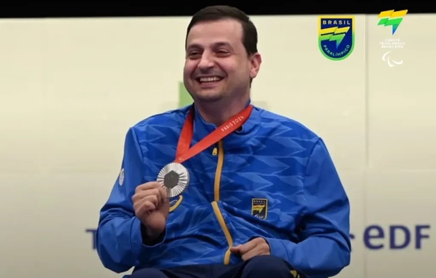 Alexandre Galgani ganha prata inédita para o Brasil no tiro esportivo