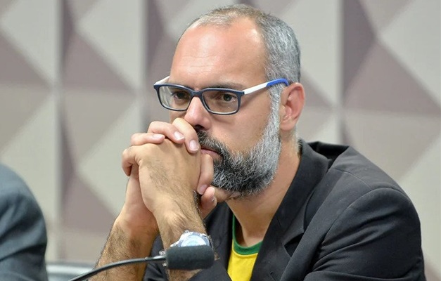 Alexandre manda prender e extraditar blogueiro bolsonarista Allan dos Santos