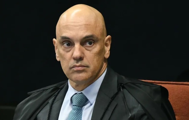 Alexandre reconhece pagamento de multa e libera contas do PL