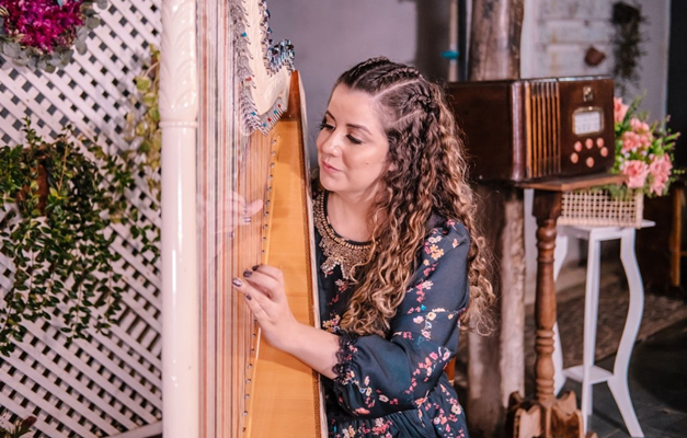 Aline Araújo representa Goiás em festival nacional de harpas 