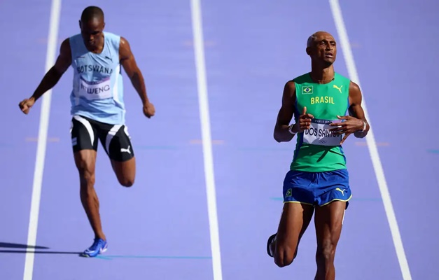 Alison dos Santos garante presença na final dos 400 m com barreiras