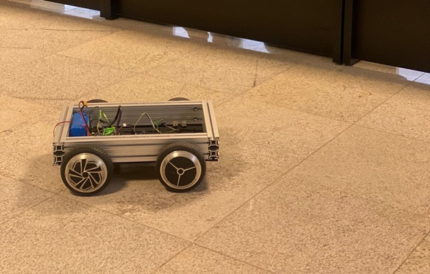 Alunos da UFG desenvolvem robô com peças populares e acessíveis