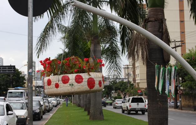 Alvo de críticas, floreiras da Avenida T-63 serão substituídas em janeiro