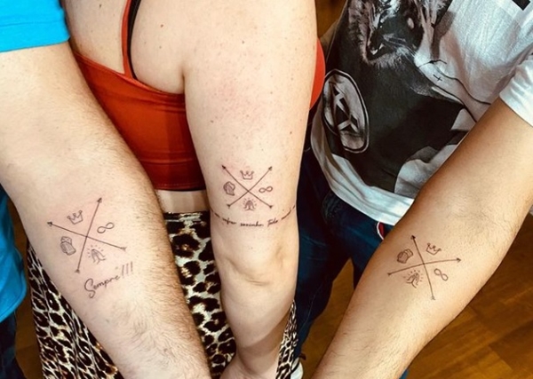 Amigos e equipe de Marília Mendonça fazem tatuagem em homenagem à cantora