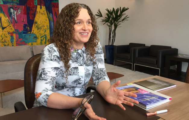 Ana Christina da Rocha Lima publica livro com resgate histórico pessoal 