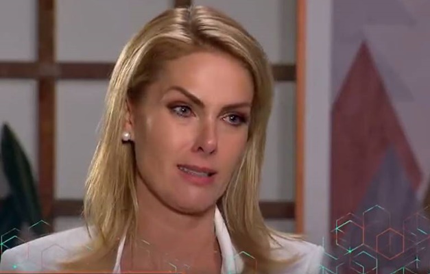 Ana Hickmann chora em 1ª entrevista após agressão