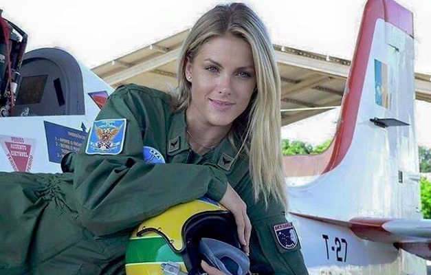 Ana Hickmann é confundida com piloto russa que bombardeou Estado Islâmico