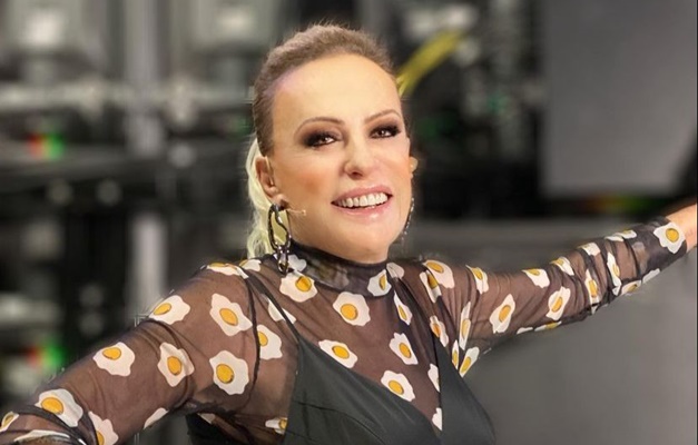Ana Maria Braga atualiza estado de saúde após cirurgia: 'Me recuperando'