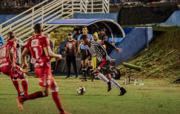 Anápolis vence Vila Nova por 2 a 0 no jogo de ida da final do Goianão