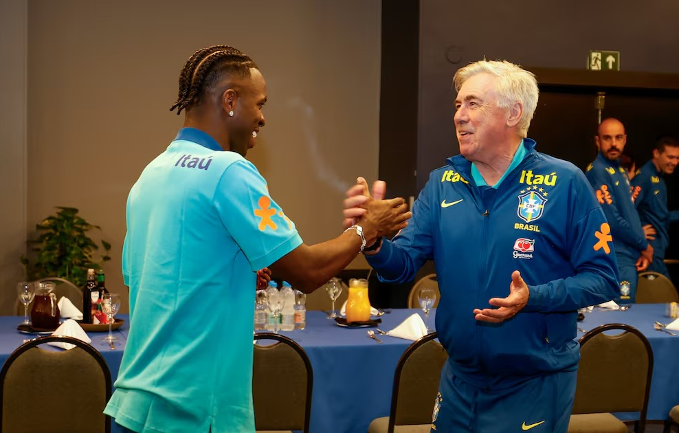 Ancelotti recebe jogadores da seleção em São Paulo para jogos das Eliminatórias da Copa