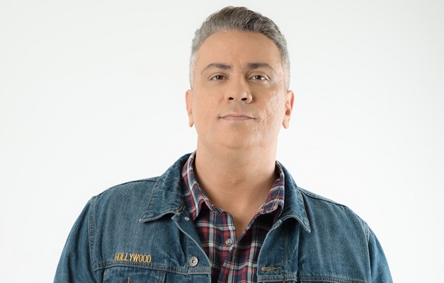Anderson Richards, do Mr. Gyn, se apresenta na véspera de feriado em Goiânia