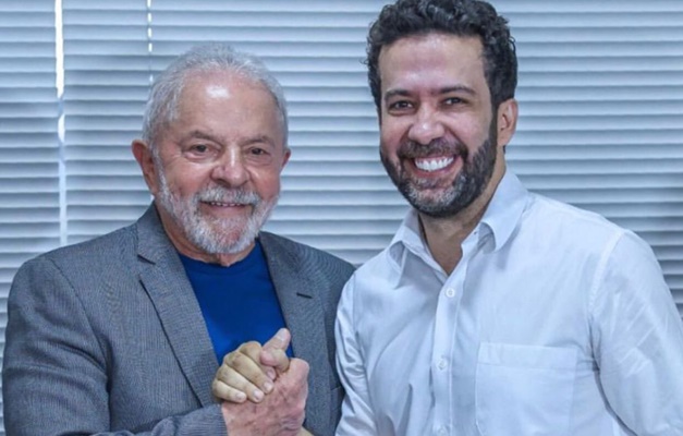 André Janones desiste de candidatura presidencial e apoiará Lula