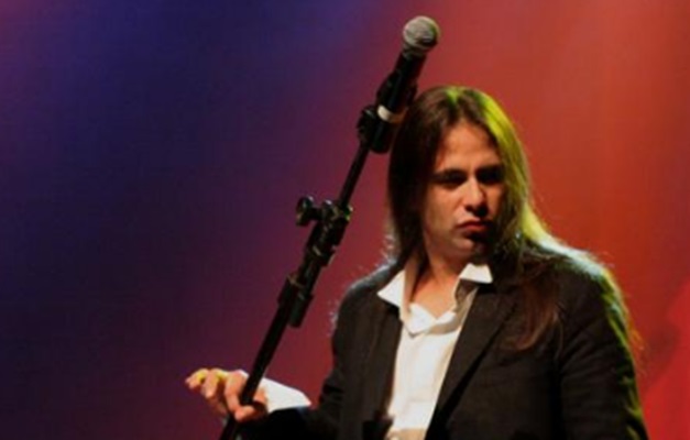 André Matos, das bandas Angra e Shaman, morre aos 47 anos