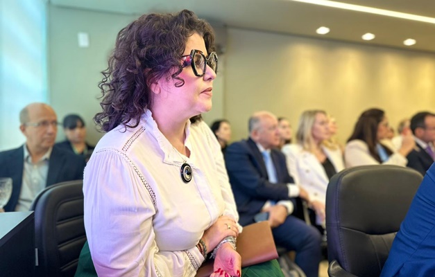 Andréa Vulcanis é reeleita vice-presidente da região Centro-Oeste da Abema