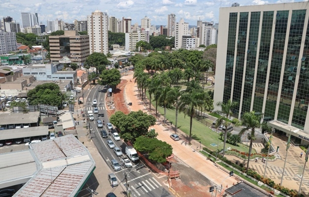 Anel interno da Praça Cívica é bloqueado para obras do BRT