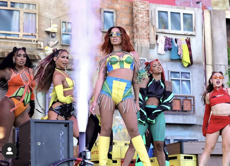 Anitta bloqueia Bolsonaro no Twitter após interação irônica do presidente