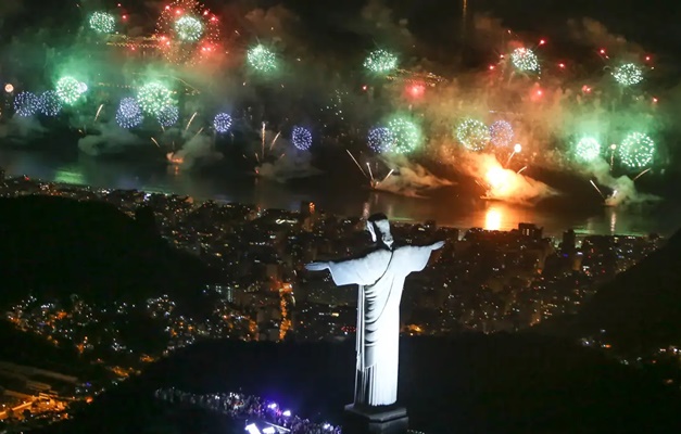 Anitta, Ivete Sangalo, Caetano e Bethânia cantarão no Réveillon do Rio de Janeiro