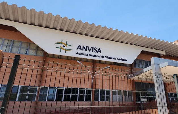 Anvisa proíbe comercialização de medicamentos e complemento alimentar