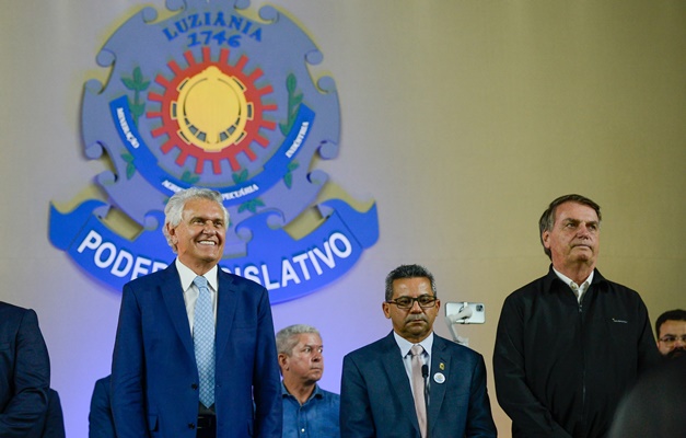 Ao lado de Bolsonaro, Caiado prestigia festa de 277 anos de Luziânia 