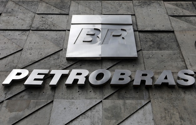 Ao menos 1.000 estão envolvidos em corrupção dentro da Petrobras, diz diretor