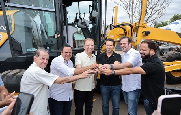 Aparecida recebe maquinário de R$ 1,2 milhões para melhorar infraestrutura