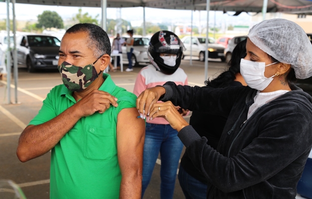 Aparecida vacina quase 5 mil pessoas em um dia após ampliar contemplados